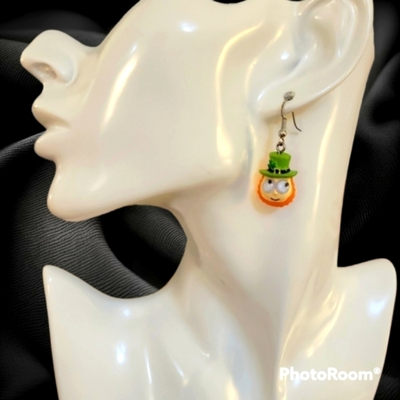 3/$30 VTG Acrylic Irish Leprechaun St. Patrick's Dangle Hook Earrings - Picture 1 of 7